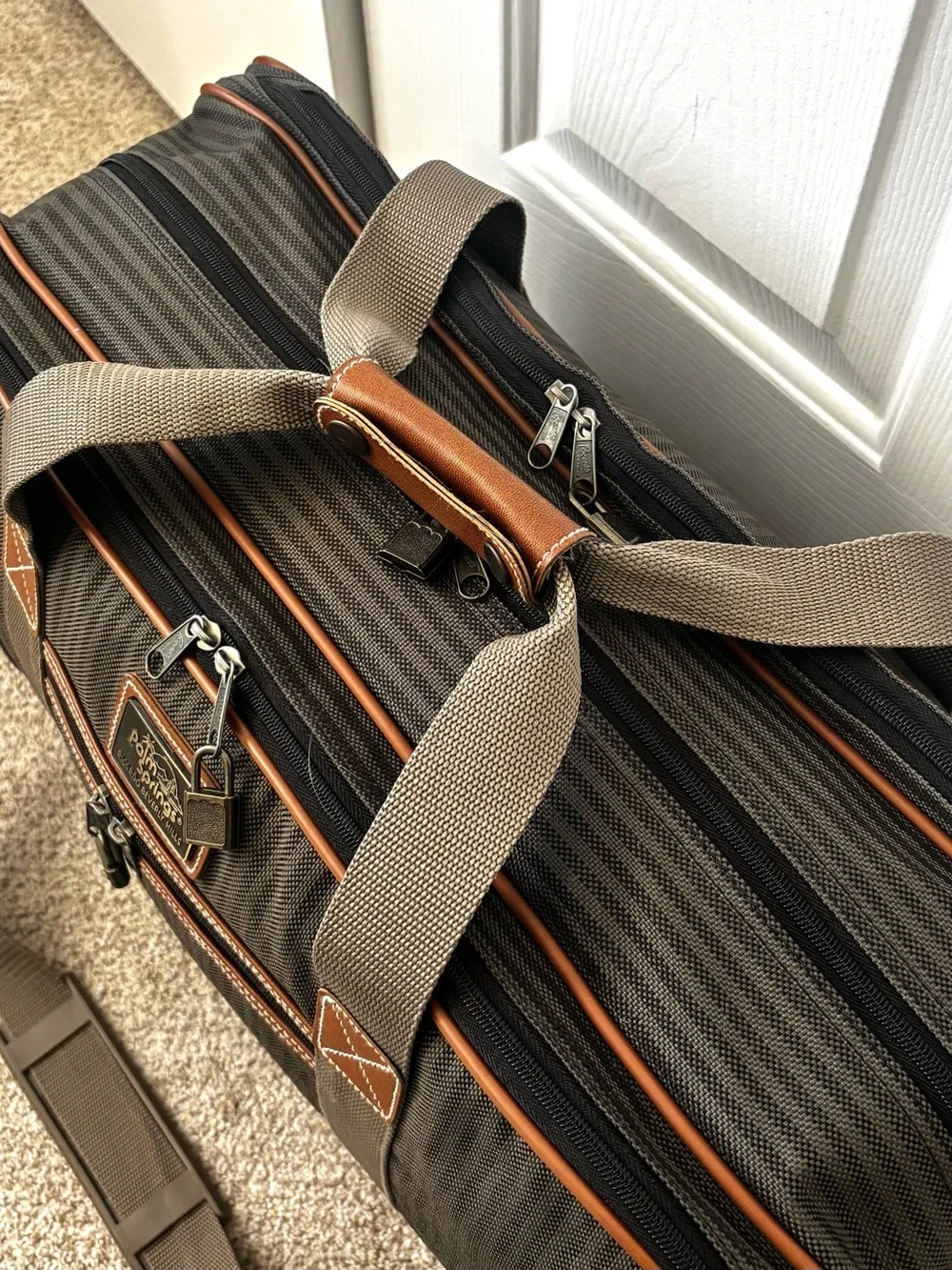 Elegant VTG Ricardo Beverly Hills Carry-on Weekender Travel Bag Gray/Tan